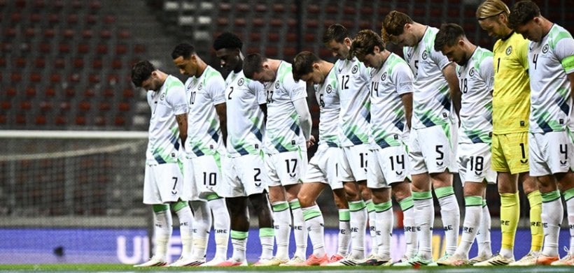 لاعبو منتخب أيرلندا يعبّرون عن تضامنهم قبل مواجهة الكيان الصهيوني
