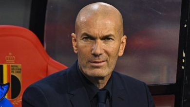 زيدان يتولى قيادة منتخب فرنسا بعقد مثير