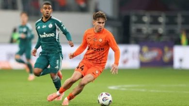 بوروسيا دورتموند يستعيد اهتمامه بموهبة بولندية قبل الشتاء